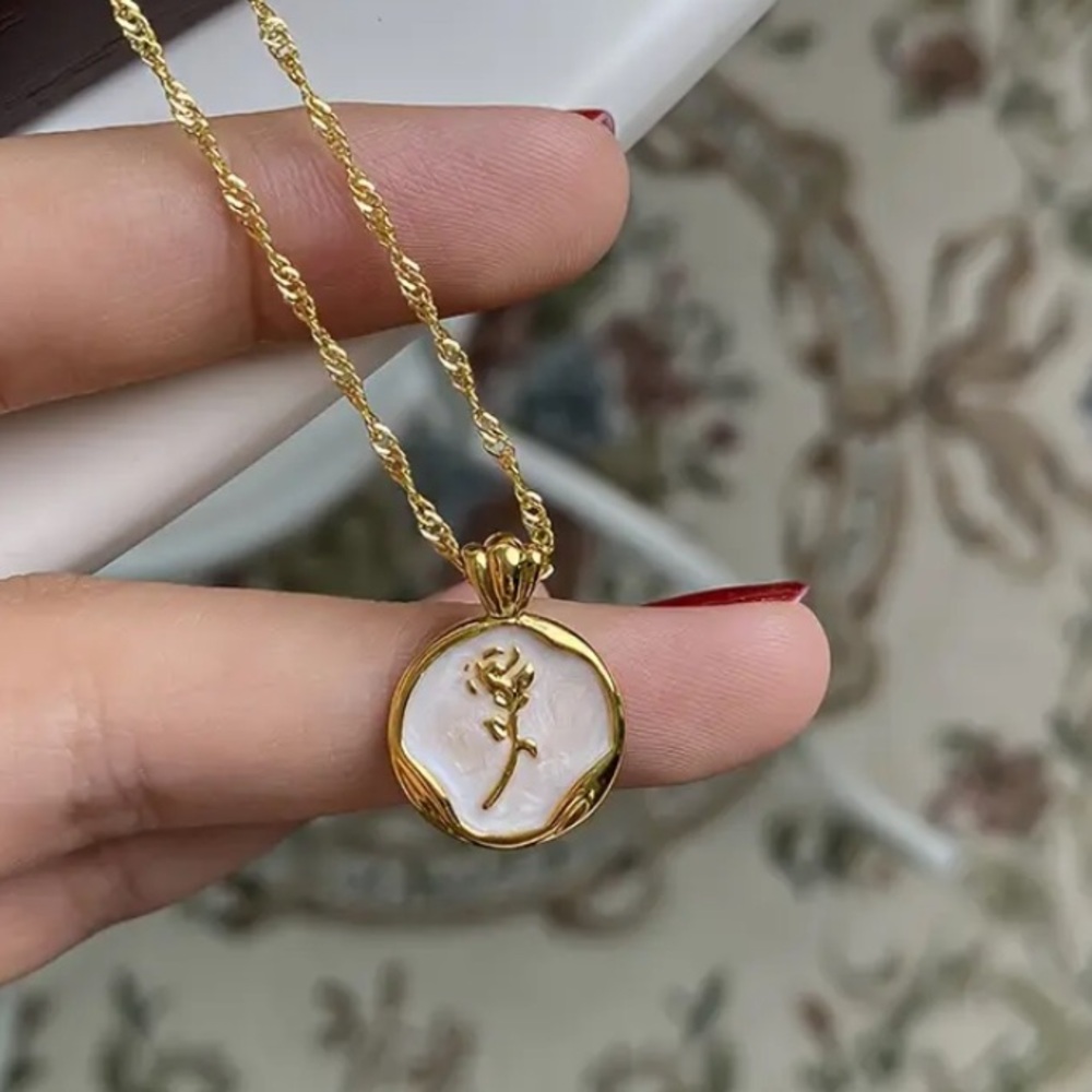 Rose Pendant Necklace. New.